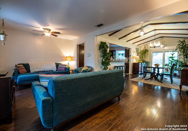 Listing photo id 3 for 5527 Rolling Ridge
