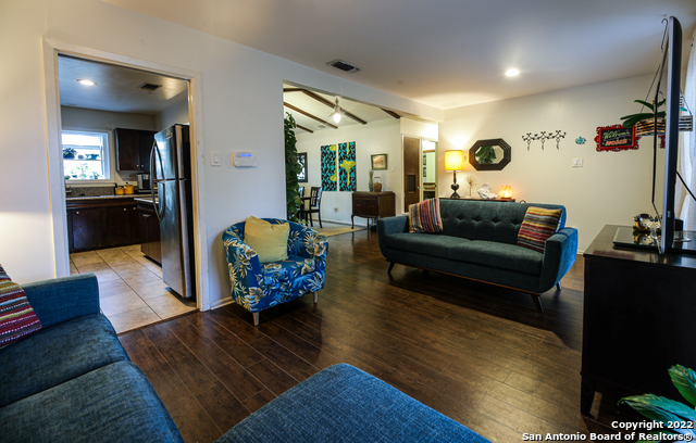 Listing photo id 4 for 5527 Rolling Ridge