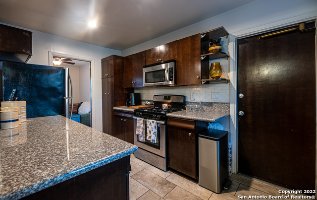 Listing photo id 5 for 5527 Rolling Ridge