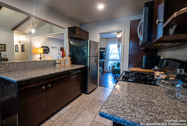 Listing photo id 6 for 5527 Rolling Ridge