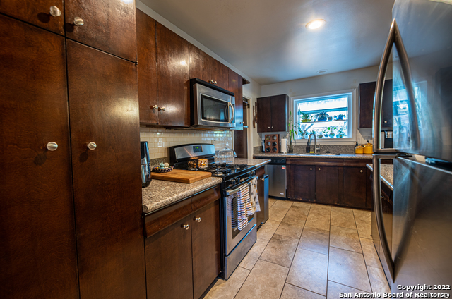 Listing photo id 7 for 5527 Rolling Ridge