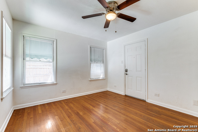 Listing photo id 9 for 217 Corona  