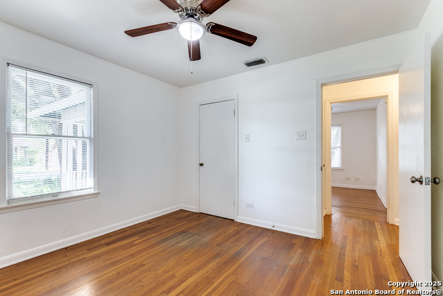 Listing photo id 11 for 217 Corona  