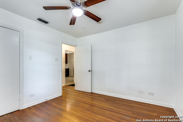 Listing photo id 12 for 217 Corona  