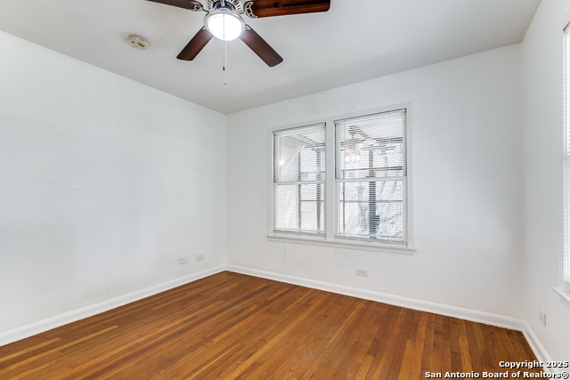 Listing photo id 13 for 217 Corona  