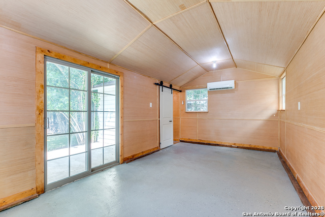 Listing photo id 15 for 217 Corona  