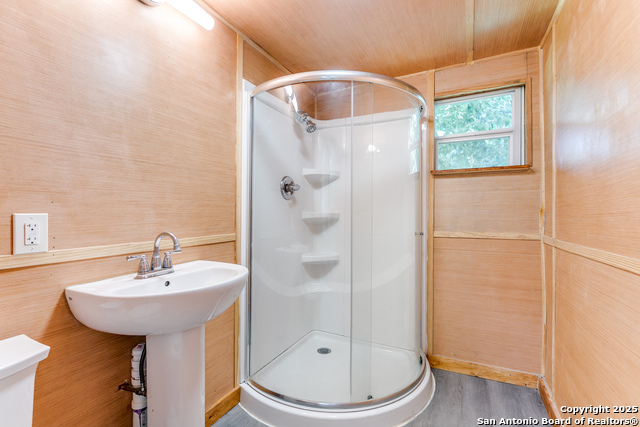 Listing photo id 16 for 217 Corona  