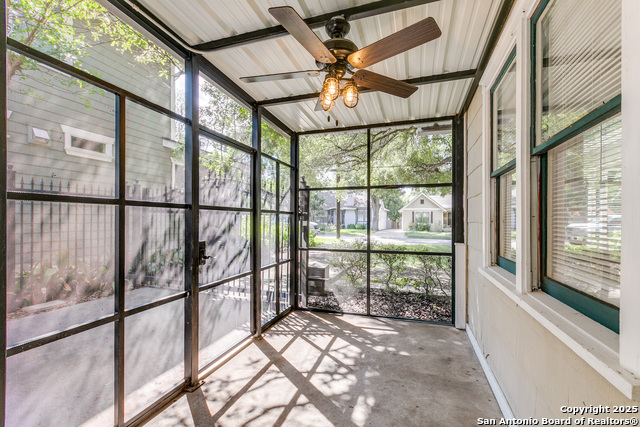 Listing photo id 17 for 217 Corona  