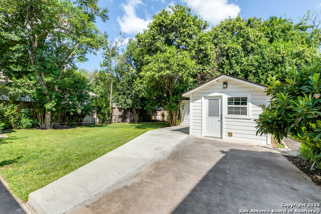 Listing photo id 18 for 217 Corona  