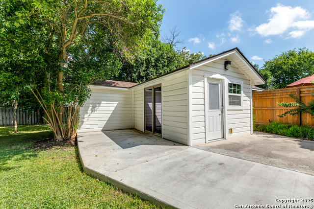 Listing photo id 19 for 217 Corona  