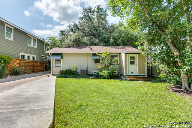 Listing photo id 22 for 217 Corona  