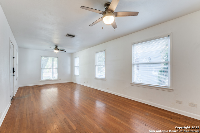 Listing photo id 2 for 217 Corona  