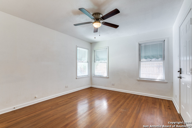 Listing photo id 3 for 217 Corona  