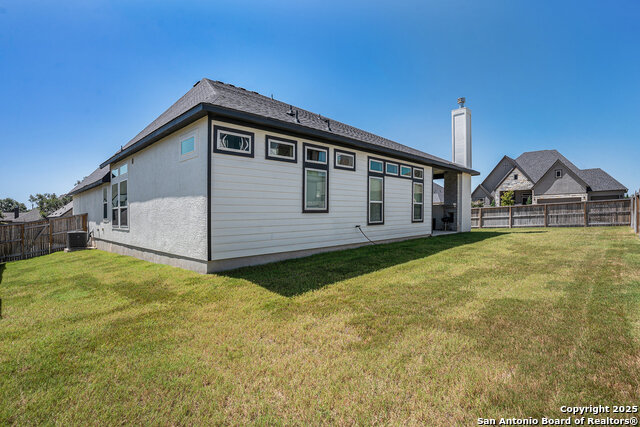 Listing photo id 33 for 405 Citadel Rock