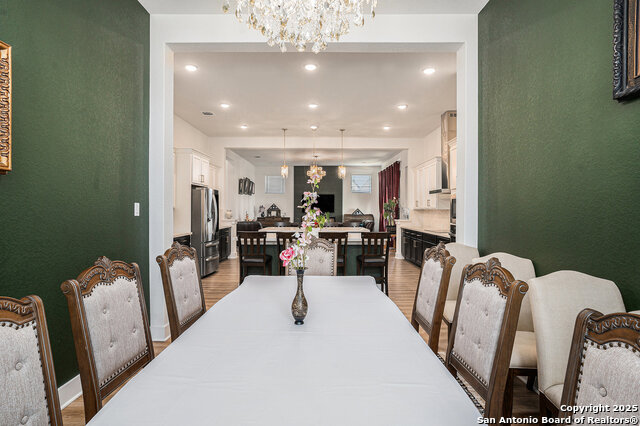 Listing photo id 7 for 405 Citadel Rock
