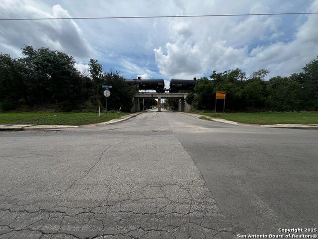 Image 6 of 6 For 427 Westfall