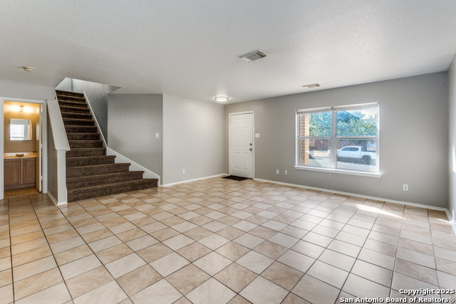 Image 3 of 10 For 5631 Lovett Oaks