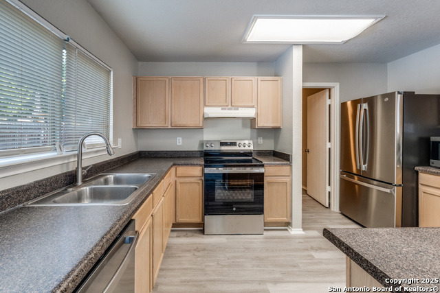 Image 5 of 10 For 5631 Lovett Oaks