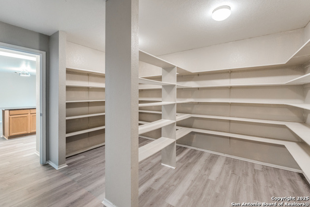 Image 7 of 10 For 5631 Lovett Oaks