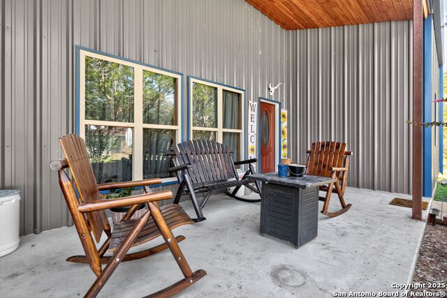 Listing photo id 8 for 1081 English Hollow