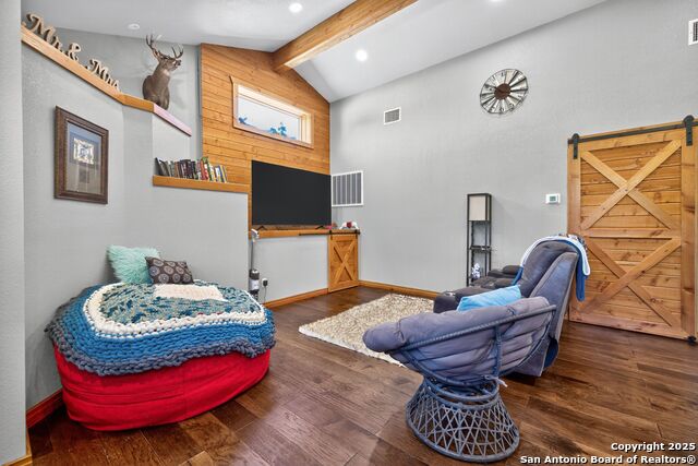 Listing photo id 10 for 1081 English Hollow
