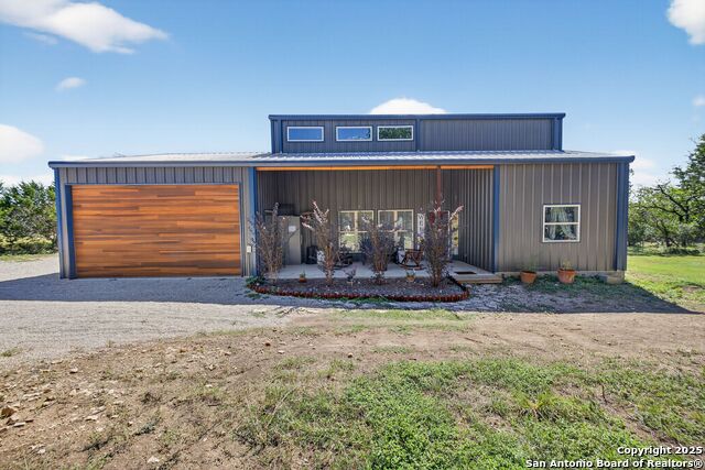 Listing photo id 0 for 1081 English Hollow