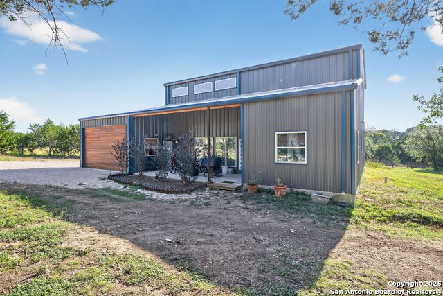 Listing photo id 5 for 1081 English Hollow