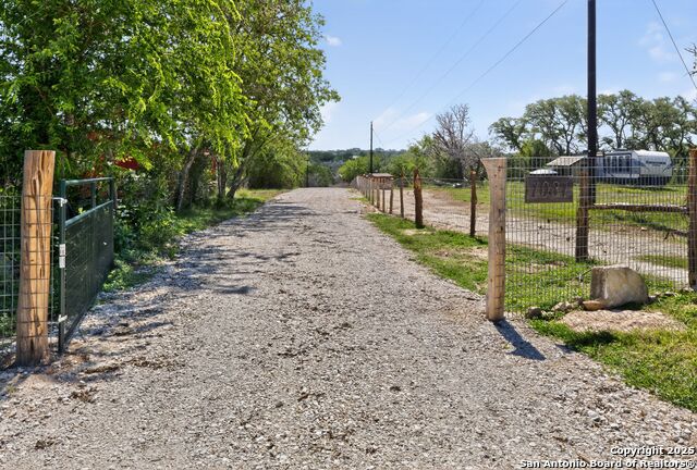 Listing photo id 6 for 1081 English Hollow