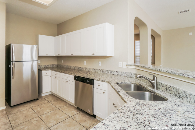 Listing photo id 3 for 730 Butler  