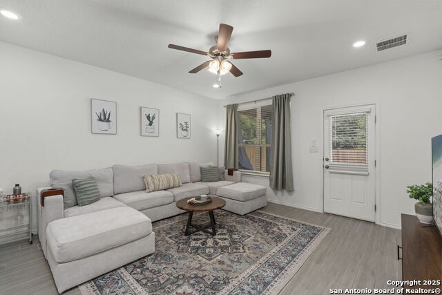 Listing photo id 4 for 223 Kinsley  