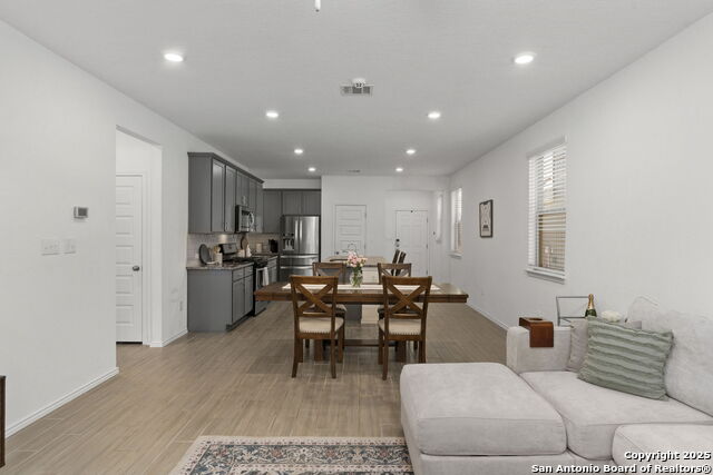 Listing photo id 5 for 223 Kinsley  