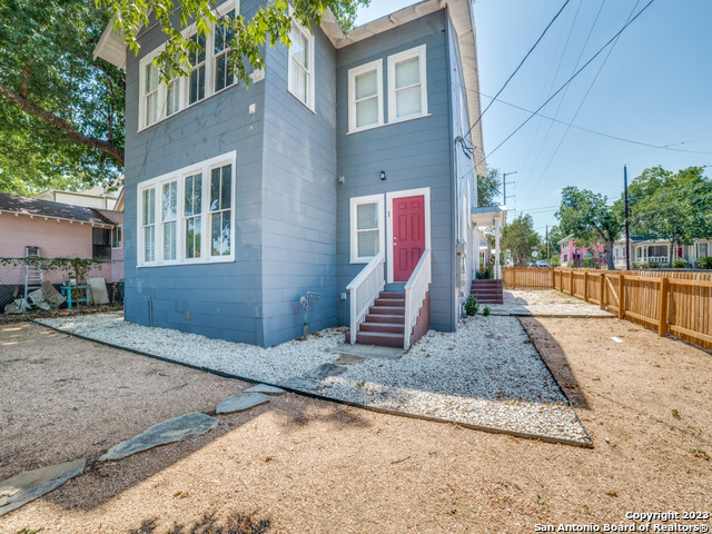 Image 14 of 15 For 732 Pine St N 1