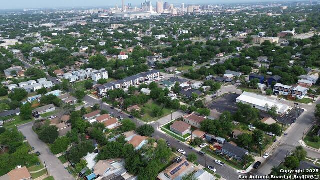 Listing photo id 1 for 208 Cactus St.