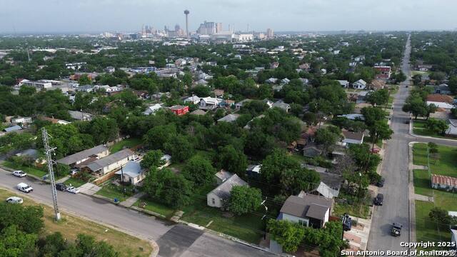 Listing photo id 2 for 208 Cactus St.