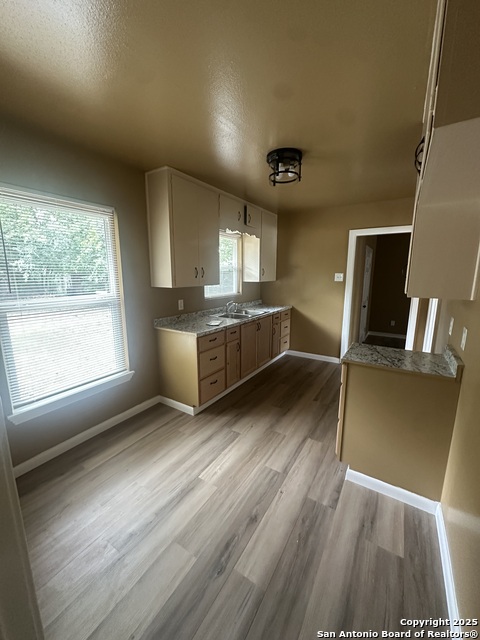 Image 5 of 14 For 218 Chelsea