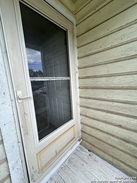 Listing photo id 0 for 803 Poinsettia