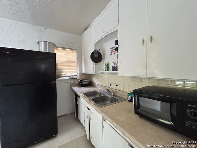 Listing photo id 2 for 803 Poinsettia