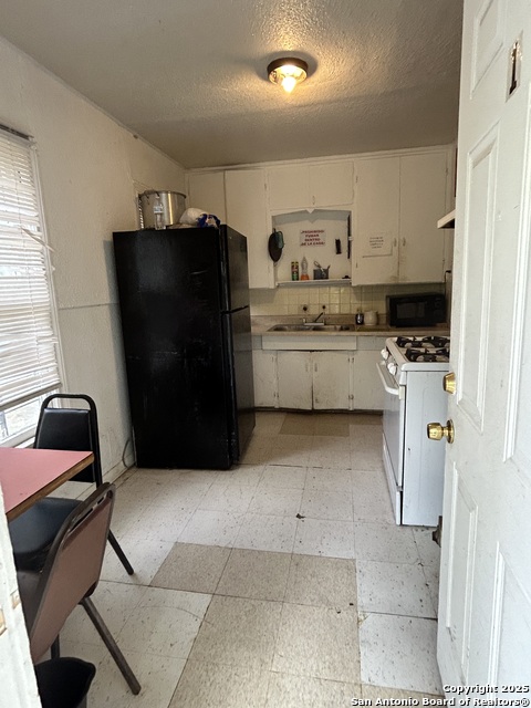 Listing photo id 3 for 803 Poinsettia