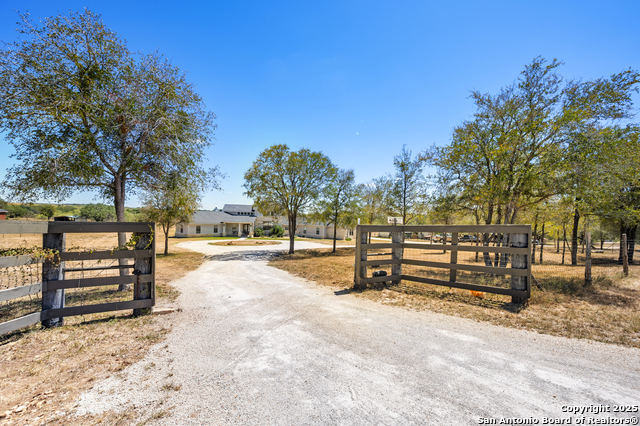 Details for 136 Elm Country, La Vernia, TX 78121