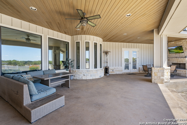 Listing photo id 41 for 136 Elm Country