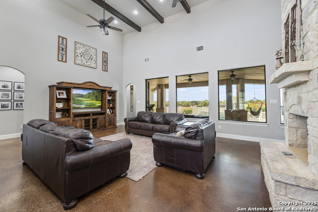Listing photo id 3 for 136 Elm Country