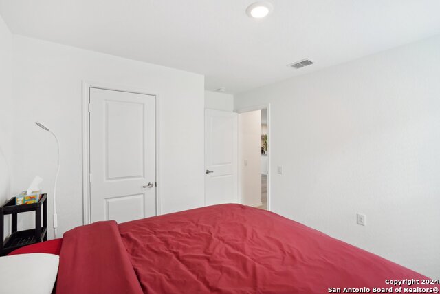 Listing photo id 8 for 4539 Emma Way