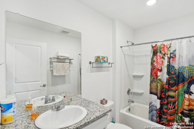 Listing photo id 9 for 4539 Emma Way