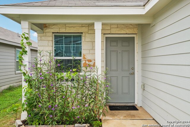 Listing photo id 0 for 4539 Emma Way