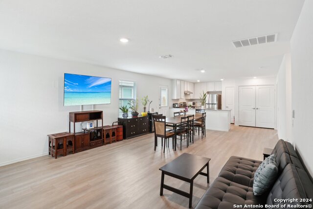 Listing photo id 1 for 4539 Emma Way
