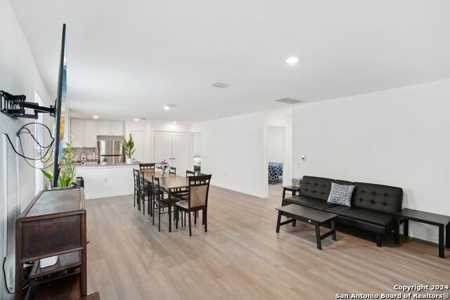 Listing photo id 2 for 4539 Emma Way