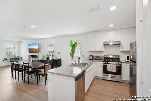 Listing photo id 4 for 4539 Emma Way