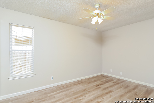 Listing photo id 9 for 5934 Lake Bank