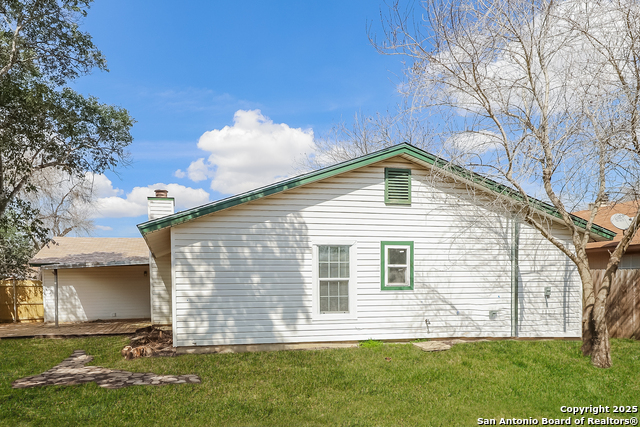Listing photo id 12 for 5934 Lake Bank