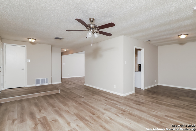 Listing photo id 2 for 5934 Lake Bank